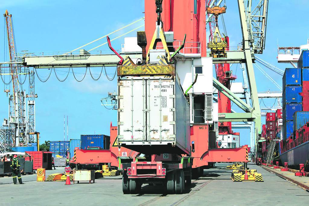 dt.common.streams.StreamServer