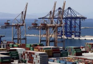 puerto pireo grecia 400x273