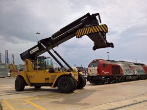 puerto valencia trenes