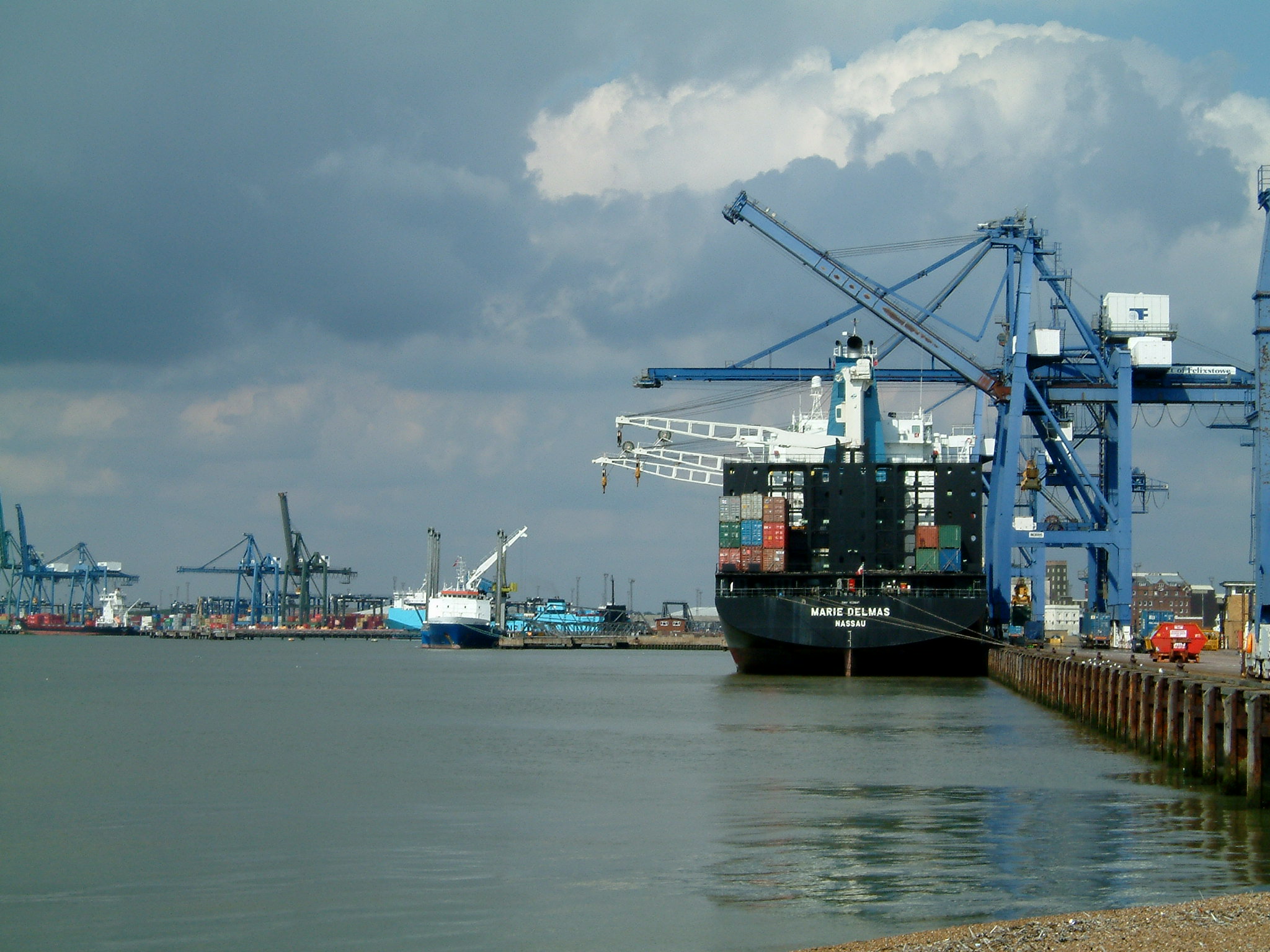 Felixstowe_port