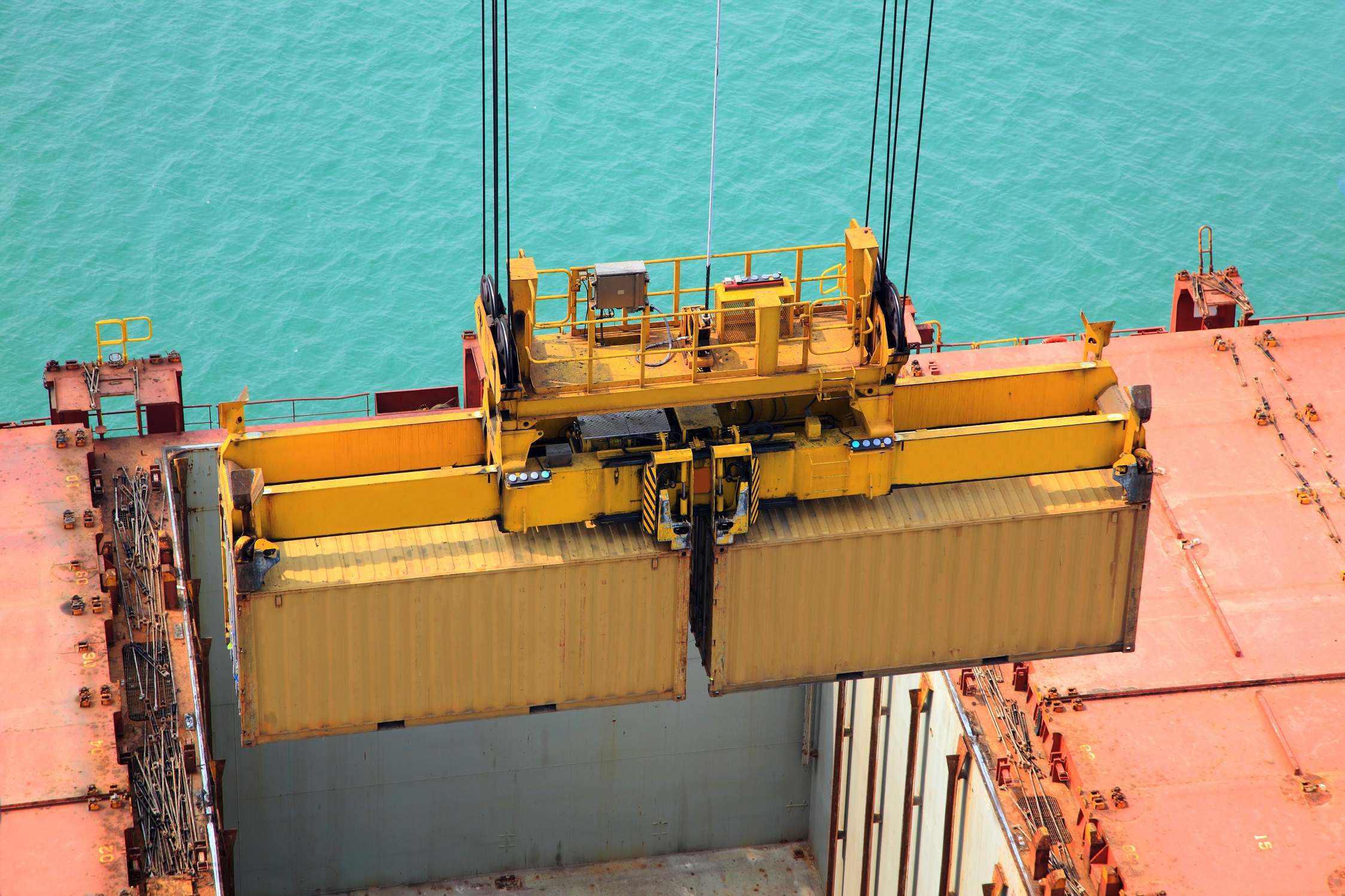 Ecuador Container Port container operation in port series - Cámara Marítima del Ecuador