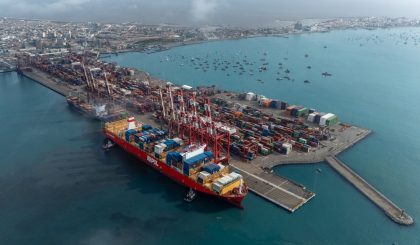 DP-World-Callao-recibe-al-portacontenedores-mas-grande-de-Pacific-International-Lines-KOTA-EAGLE-420x245