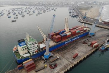 Cosco-Shipping-Vision-en-Terminal-Portuario-de-Manta-420x315