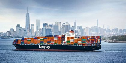 Portacontenedores-de-Hapag-Lloyd-navegando-en-Estados-Unidos-420x210
