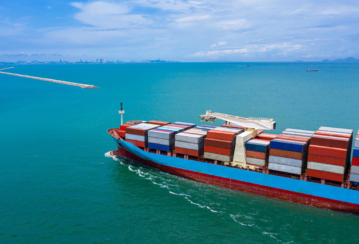 buque-portacontenedores-en-altamar