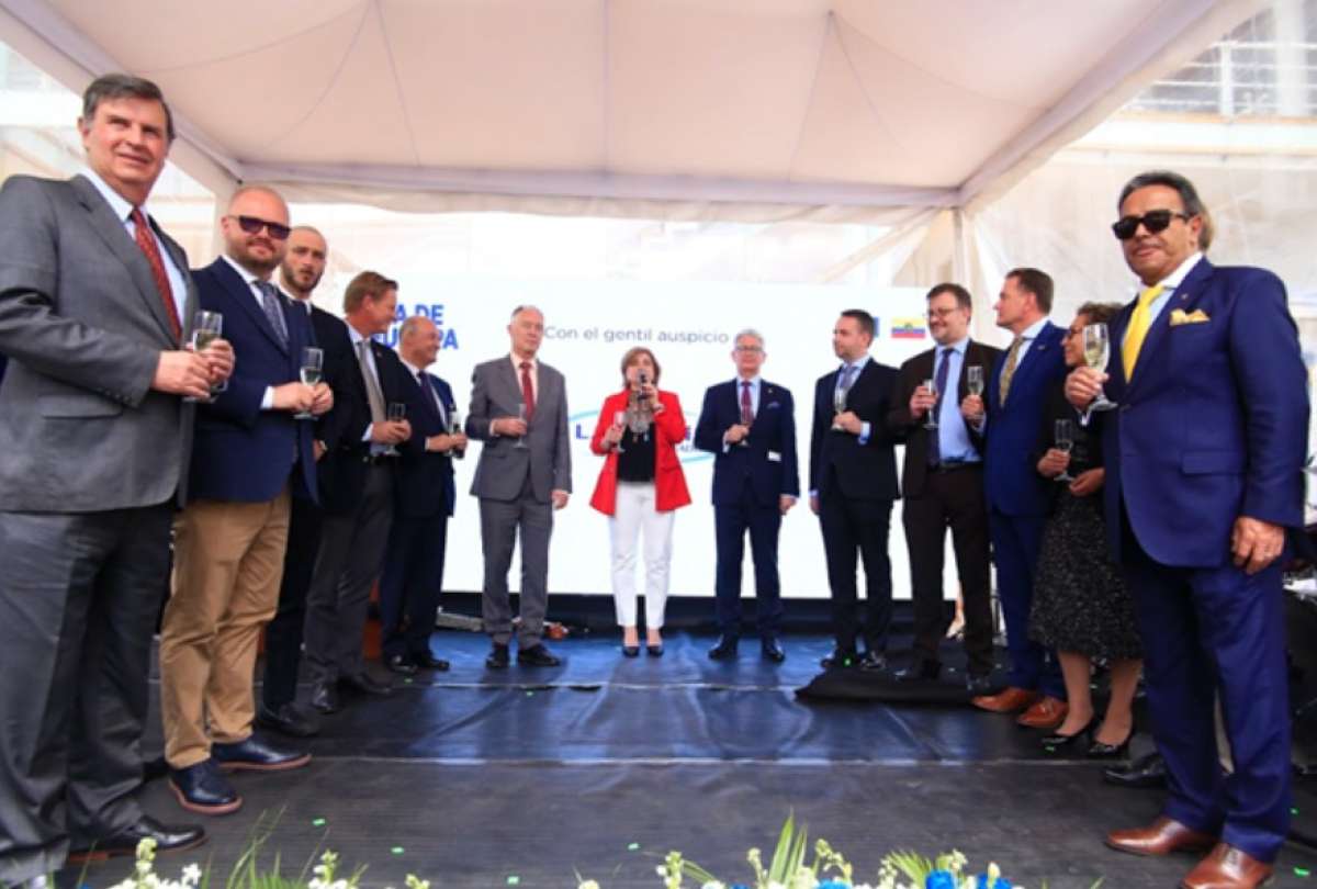 f594a7b377fa46e3c969b0912bdc17f9_XL