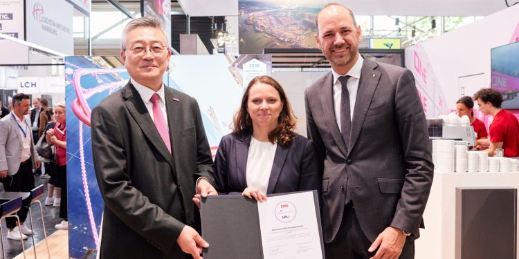 0012_hpa_vertragsunterzeichnung-scaled-e1749207482386-750x375