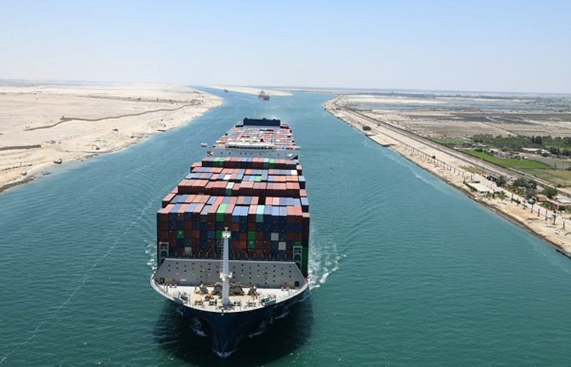 CMA-CGM-OSIRIS-por-el-Canal-de-Suez