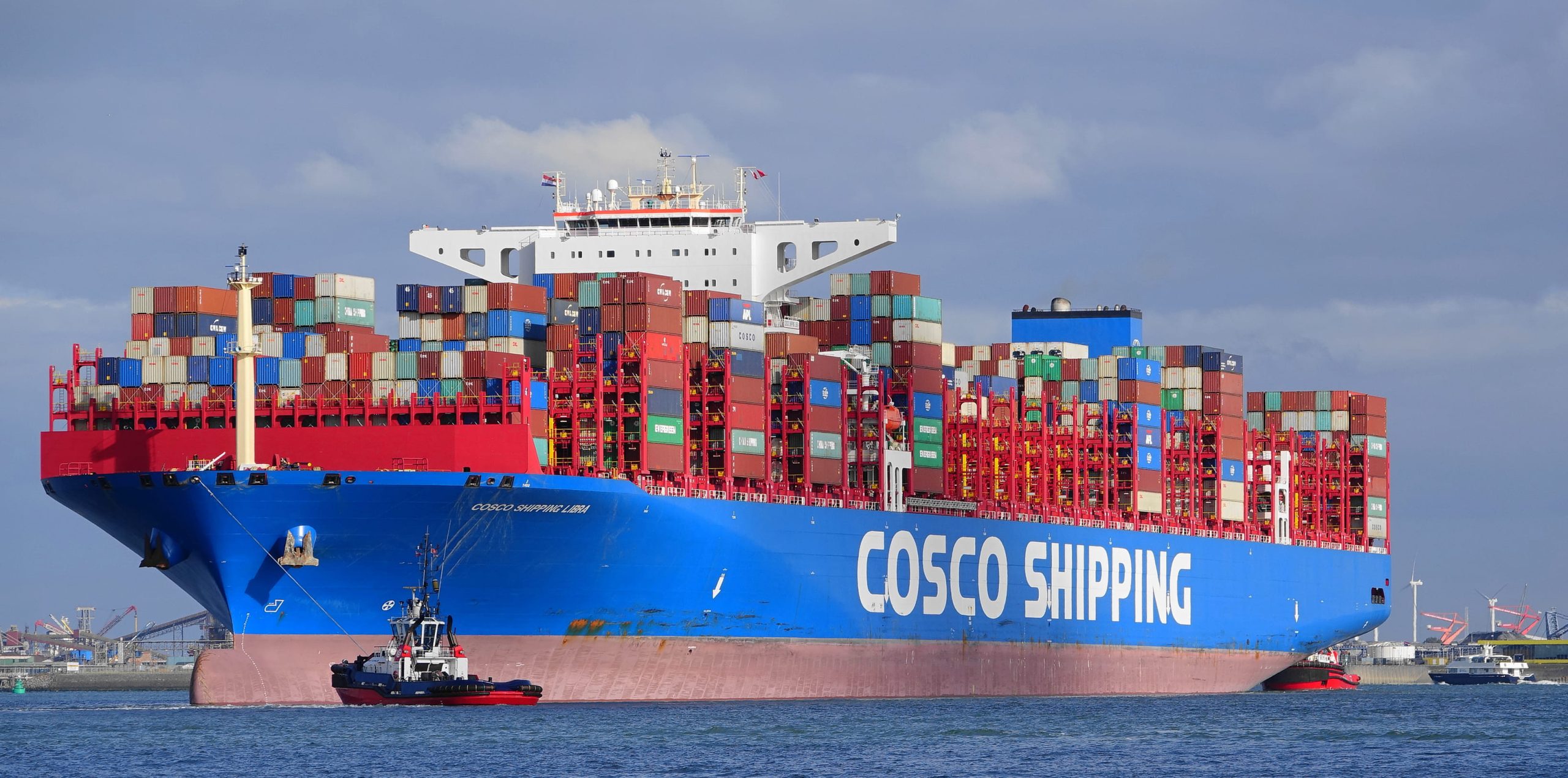 COSCO_LIBRA_,_SMIT_SCHELDE_,_SMIT_PANTHER_&_Nieuwe_Maze_(48758418007) (1)