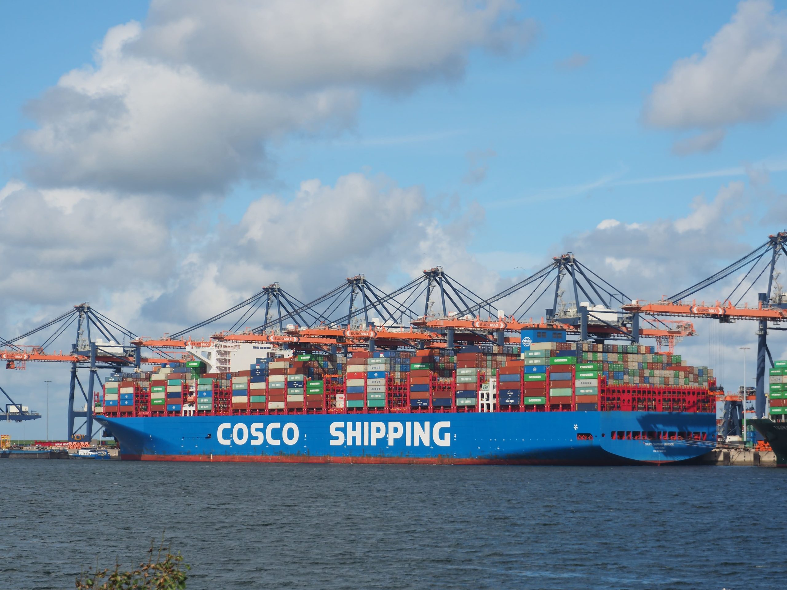 Cosco_Shipping_Universe_(ship,_2018)_IMO_9795610,_Port_of_Rotterdam_pic1 (1)