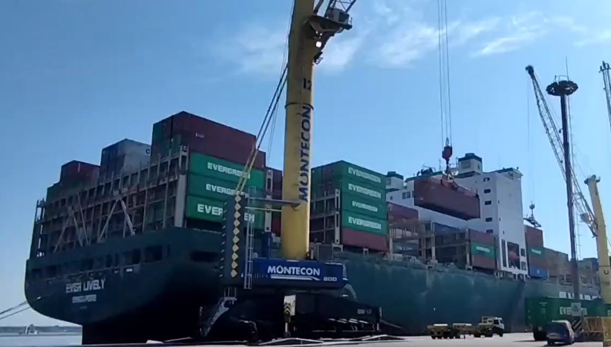 Ever-Lively-en-el-Puerto-de-Montevideo-Montecon